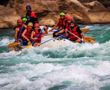 Kuzey Hindistan, Rishikesh 'teki Ganj Nehri' nde rafting..