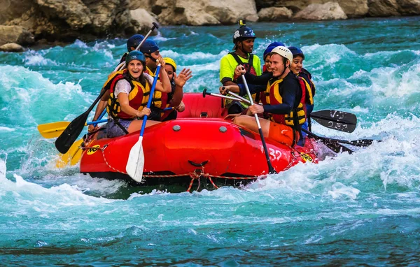 Kuzey Hindistan, Rishikesh 'teki Ganj Nehri' nde rafting..