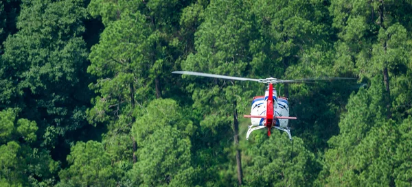 Helikopter Landen Het Helipad Buurt Van Vaishno Devi Jammu Kasjmir — Stockfoto