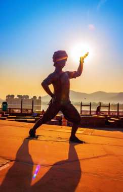 Jaipur Rajasthan Hindistan 'da güneş doğarken Jal Mahal