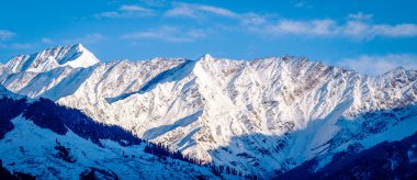 Manali, Hindistan devleti Himachal Pradesh 'in Himalaya dağlarında, Kullu Vadisi' nin kuzey ucunda yer alan bir vadidir.
