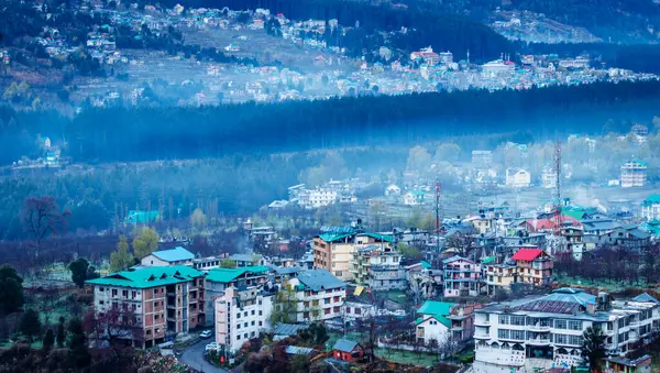 Manali, Hindistan devleti Himachal Pradesh 'in Himalaya dağlarında, Kullu Vadisi' nin kuzey ucunda yer alan bir vadidir.
