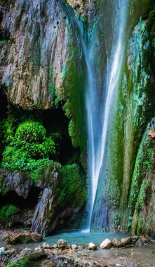 Patna Şelalesi Neelkanth Mahadev Tapınağı yolunda Hindistan, Rishikesh yakınlarında