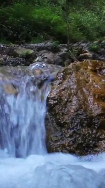 Sahne Şelalesi Yakın Rishikesh, Hindistan, Pürüzsüz Çekim