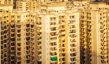 Dramatik Gökyüzü Noida, Hindistan 'daki Yüksek Binalar