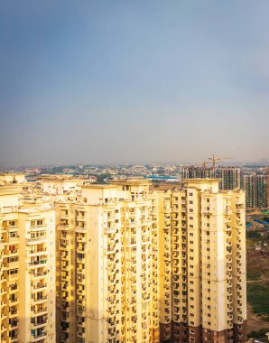 Dramatik Gökyüzü Noida, Hindistan 'daki Yüksek Binalar