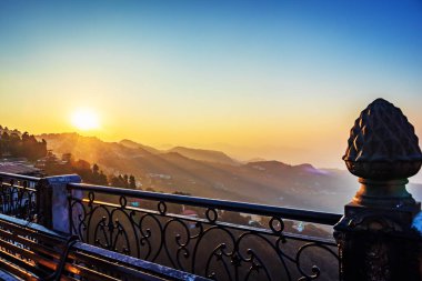 Sunrise Valley 'de Serene Gazebo Mussoorie, Uttarakhand, Hindistan