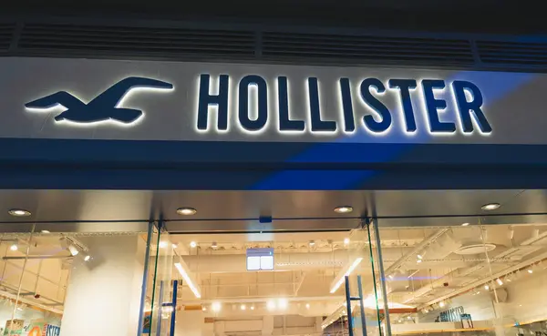 Edinburgh, İngiltere 'deki Hollister Mağaza Tabelası