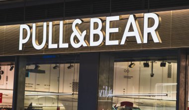 Alışveriş Merkezi 'nde Ayı Moda Mağazasını & Çek