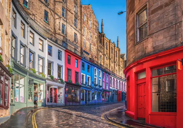 Edinburgh, İskoçya 'daki Renkli Victoria Caddesi