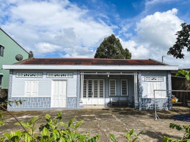 Yazın Dalat, Vietnam 'da eski bir kır evi..