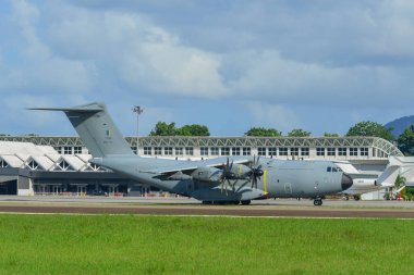 Langkawi, Malezya - 28 Mayıs 2023. Malezya Kraliyet Hava Kuvvetleri (RMAF) Airbus A400M (TUDM M54-03) Langkawi Havaalanı (LGK), Malezya.