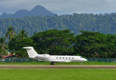 Langkawi, Malezya - 28 Mayıs 2023. Özel uçak Gulfstream G500 (N399) Langkawi Havaalanı (LGK), Malezya.