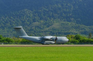 Langkawi, Malezya - 28 Mayıs 2023. Malezya Kraliyet Hava Kuvvetleri (RMAF) Airbus A400M (TUDM M54-03) Langkawi Havaalanı (LGK), Malezya.