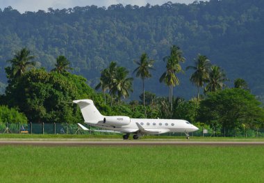 Langkawi, Malezya - 28 Mayıs 2023. Özel uçak Gulfstream G500 (N399) Langkawi Havaalanı (LGK), Malezya.