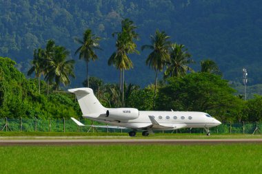 Langkawi, Malezya - 28 Mayıs 2023. Özel uçak Gulfstream G500 (N399) Langkawi Havaalanı (LGK), Malezya.