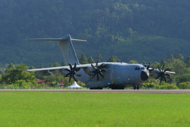 Langkawi, Malezya - 28 Mayıs 2023. Malezya Kraliyet Hava Kuvvetleri (RMAF) Airbus A400M (TUDM M54-03) Langkawi Havaalanı (LGK), Malezya.