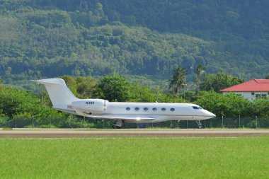 Langkawi, Malezya - 28 Mayıs 2023. Özel uçak Gulfstream G500 (N399) Langkawi Havaalanı (LGK), Malezya.