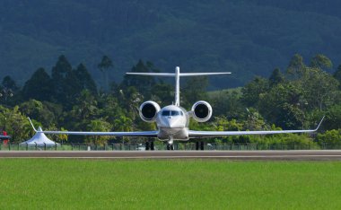 Langkawi, Malezya - 28 Mayıs 2023. Özel uçak Gulfstream G500 (N399) Langkawi Havaalanı (LGK), Malezya.