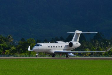 Langkawi, Malezya - 28 Mayıs 2023. Özel uçak Gulfstream G500 (N399) Langkawi Havaalanı (LGK), Malezya.