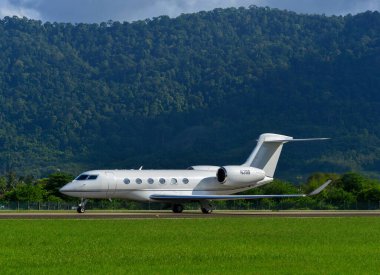 Langkawi, Malezya - 28 Mayıs 2023. Özel uçak Gulfstream G500 (N399) Langkawi Havaalanı (LGK), Malezya.