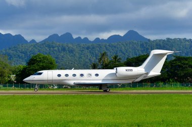 Langkawi, Malezya - 28 Mayıs 2023. Özel uçak Gulfstream G500 (N399) Langkawi Havaalanı (LGK), Malezya.