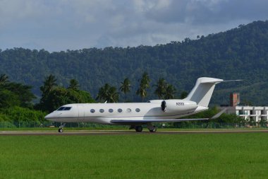 Langkawi, Malezya - 28 Mayıs 2023. Özel uçak Gulfstream G500 (N399) Langkawi Havaalanı (LGK), Malezya.