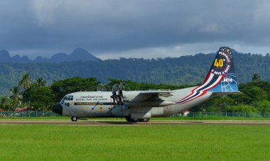 Langkawi, Malezya - 28 Mayıs 2023. Kraliyet Tayland Hava Kuvvetleri Lockheed C-130H Herkül (60110), Langkawi Havaalanı (LGK), Malezya.