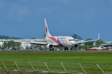 Langkawi, Malezya - 28 Mayıs 2023. 9M-MLM Malezya Havayolları Boeing 737-800 Langkawi Havalimanı (LGK), Malezya.