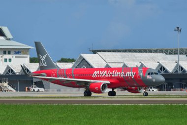 Langkawi, Malezya - 28 Mayıs 2023. MYAirline Airbus A320 (9M-DAC) Langkawi Havalimanı (LGK), Malezya.