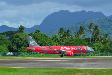 Langkawi, Malezya - 28 Mayıs 2023. MYAirline Airbus A320 (9M-DAC) Langkawi Havalimanı (LGK), Malezya.