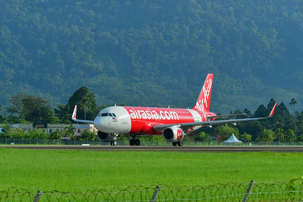 Langkawi Malezya Mayıs 2023 Airasia Airbus A320 Rai Langkawi Havalimanı — Stok fotoğraf