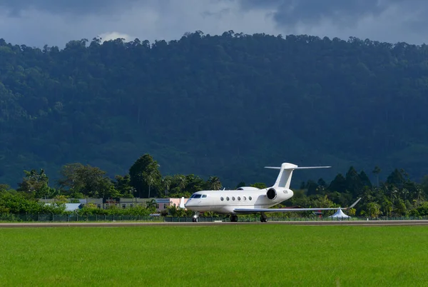 Langkawi, Malezya - 28 Mayıs 2023. Özel uçak Gulfstream G500 (N399) Langkawi Havaalanı (LGK), Malezya.