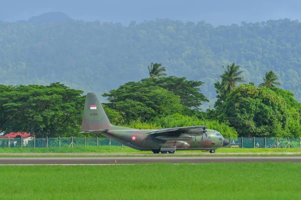 马来西亚兰卡维 2023年5月28日 印度尼西亚空军洛克希德C 130H 1315 大力士滑行道从马来西亚兰卡维机场起飞 — 图库照片