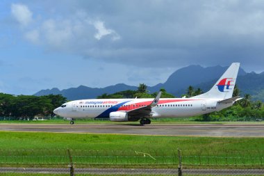 Langkawi, Malezya - 28 Mayıs 2023. 9M-MLM Malezya Havayolları Boeing 737-800 (WL) Langkawi Havaalanı (LGK), Malezya.