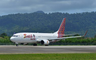 Langkawi, Malezya - 28 Mayıs 2023. 9M-LCV Batik Air Malezya Boeing 737-800 (WL) Langkawi Havaalanı (LGK), Malezya.