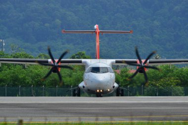 Langkawi, Malezya - 28 Mayıs 2023. 9M-FYD Ateşböceği ATR 72-500 Langkawi Havaalanı (LGK), Malezya.