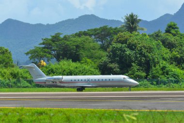 Langkawi, Malezya - 28 Mayıs 2023. VistaJet Malta 9H-ILI Mitsubishi Challenger 850 Langkawi Havaalanı (LGK), Malezya.