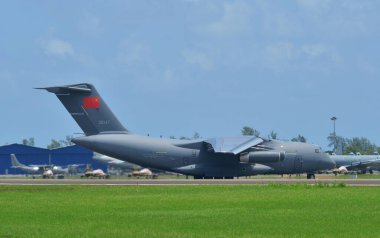 Langkawi, Malezya - 28 Mayıs 2023. PLA Çin Hava Kuvvetleri Xian Y-20A (20147) Langkawi Havalimanı (LGK), Malezya.