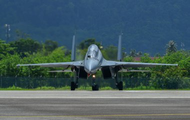 Langkawi, Malezya - 28 Mayıs 2023. Malezya Kraliyet Hava Kuvvetleri (TUDM M52-05) Sukhoi SU-30 MKM Langkawi Havaalanı (LGK), Malezya.