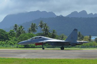 Langkawi, Malezya - 28 Mayıs 2023. Malezya Kraliyet Hava Kuvvetleri (TUDM M52-05) Sukhoi SU-30 MKM Langkawi Havaalanı (LGK), Malezya.