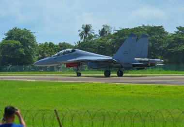 Langkawi, Malezya - 28 Mayıs 2023. Malezya Kraliyet Hava Kuvvetleri (TUDM M52-05) Sukhoi SU-30 MKM Langkawi Havaalanı (LGK), Malezya.
