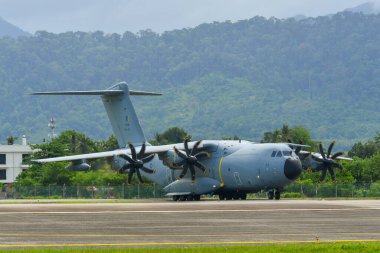 Langkawi, Malezya - 28 Mayıs 2023. Malezya Kraliyet Hava Kuvvetleri (RMAF) Airbus A400M Atlas M54-03 Langkawi Havaalanı (LGK), Malezya.