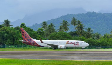 Langkawi, Malezya - 28 Mayıs 2023. 9M-LCV Batik Air Malezya Boeing 737-800 (WL) Langkawi Havaalanı (LGK), Malezya.