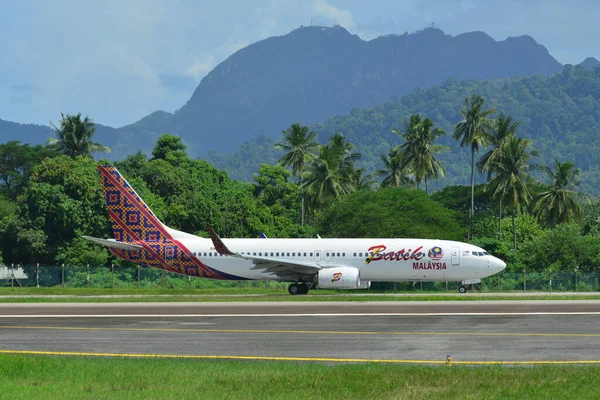 stock image Langkawi, Malaysia - May 28, 2023. 9M-LCV Batik Air Malaysia Boeing 737-800(WL) taxiing at Langkawi Airport (LGK), Malaysia.