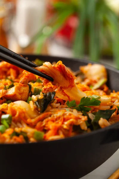 Col Kimchi Con Pollo Preparado Wok Vista Frontal — Foto de Stock
