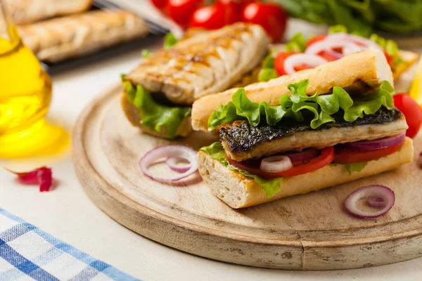 Традиционный Турецкий Сэндвич Выжженной Скумбрии — стоковое фото