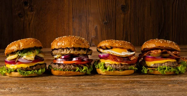 Set Van Rundvlees Gevogelte Hamburgers Met Gebakken Spek Gegrilde Halloumi — Stockfoto