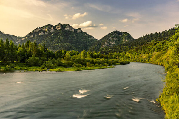 Прекрасный вид на вершины "Трех корон" на закате.