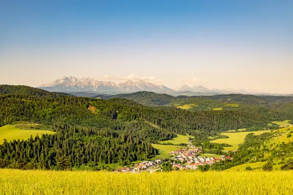 Hermoso Panorama Del Paso Sobre Tokarnia Eslovaquia Vista Las Montañas Fotos De Stock Sin Royalties Gratis